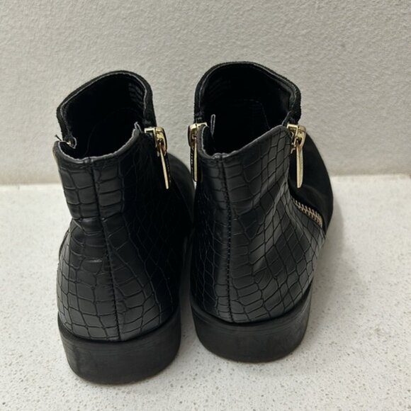 Nine West Black Ankle Boots with Gold Zipper for girls size 2! - Picture 2 of 4
